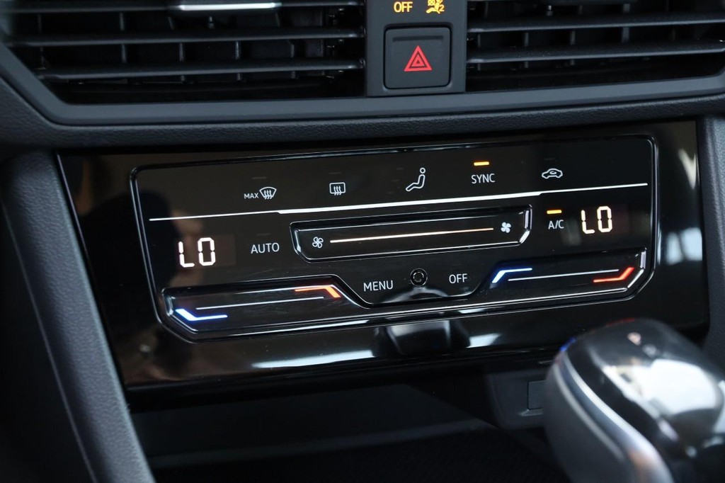 Volkswagen Jetta Vehicle Full-screen Gallery Image 16