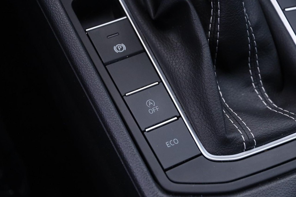 Volkswagen Jetta Vehicle Full-screen Gallery Image 17