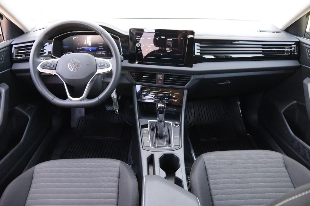Volkswagen Jetta Vehicle Full-screen Gallery Image 19