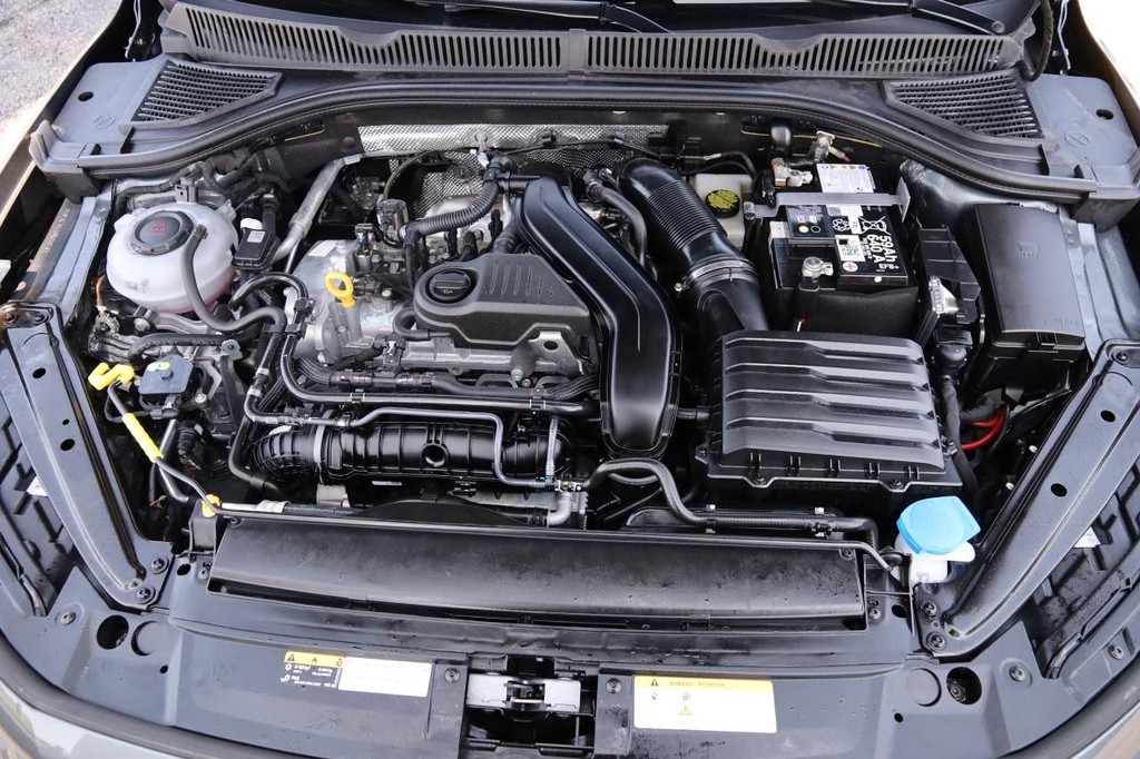 Volkswagen Jetta Vehicle Full-screen Gallery Image 25