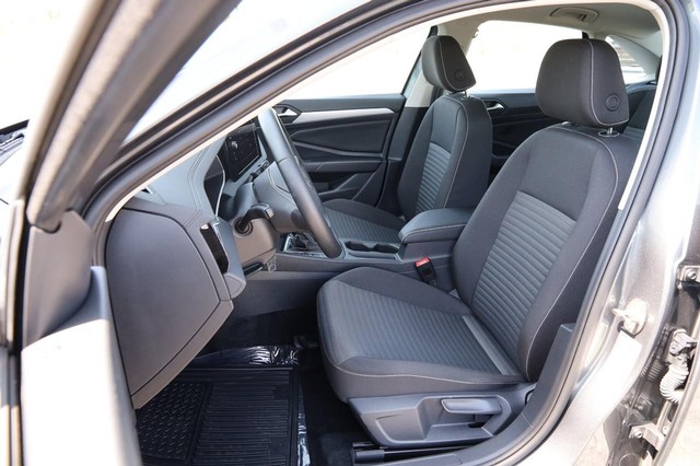 Volkswagen Jetta Vehicle Image 08