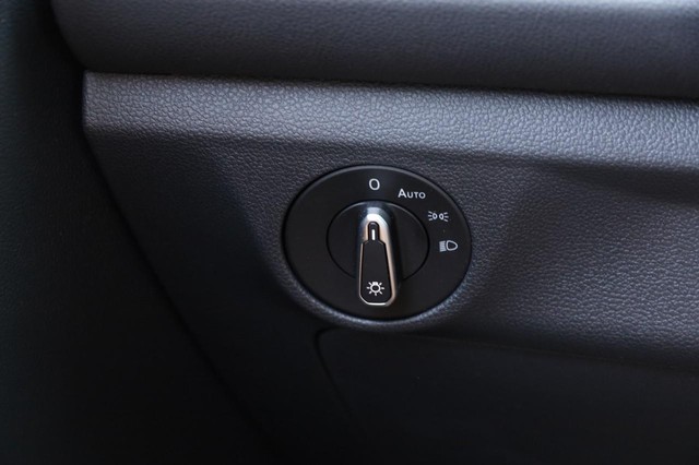 Volkswagen Jetta Vehicle Image 18