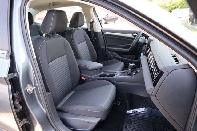 Volkswagen Jetta Vehicle Image 24