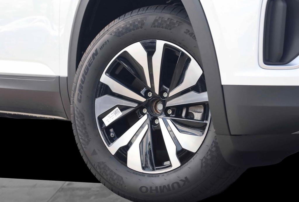 Volkswagen Atlas Vehicle Full-screen Gallery Image 3