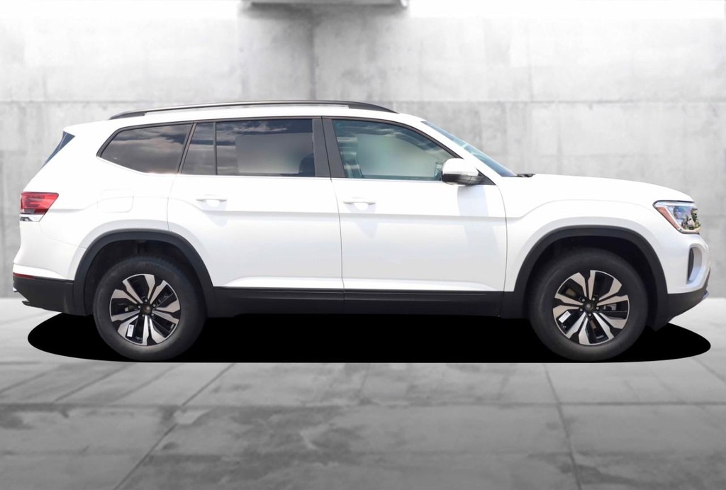 Volkswagen Atlas Vehicle Full-screen Gallery Image 5