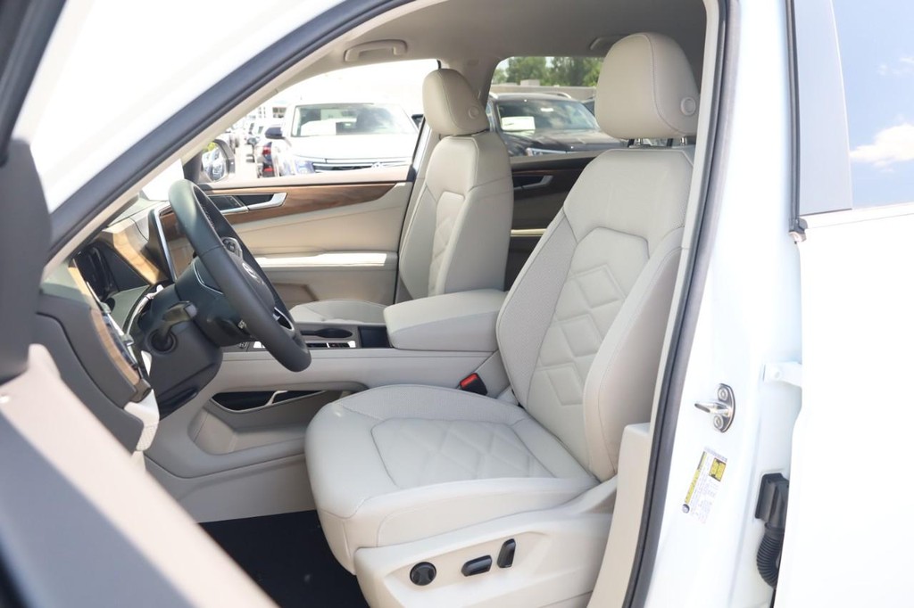 Volkswagen Atlas Vehicle Full-screen Gallery Image 7