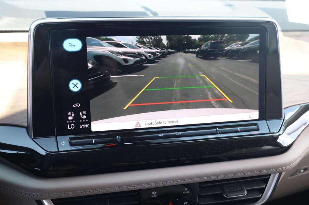 Volkswagen Atlas Vehicle Full-screen Gallery Image 11