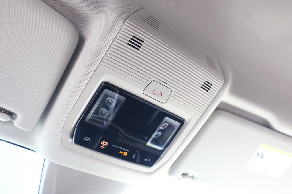Volkswagen Atlas Vehicle Full-screen Gallery Image 15