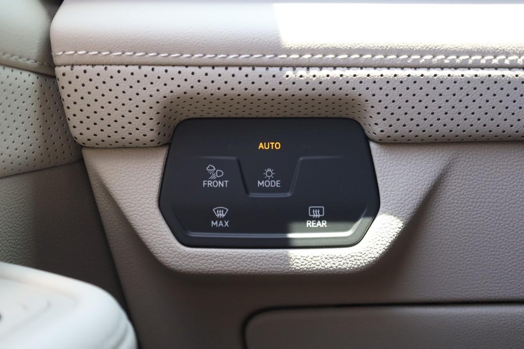Volkswagen Atlas Vehicle Full-screen Gallery Image 17