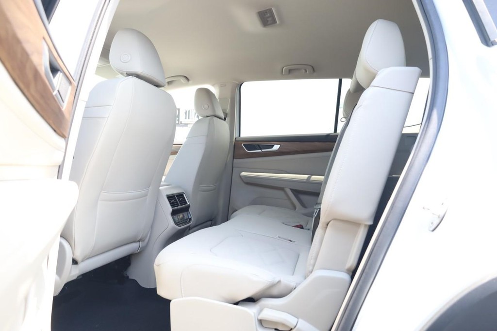 Volkswagen Atlas Vehicle Full-screen Gallery Image 19