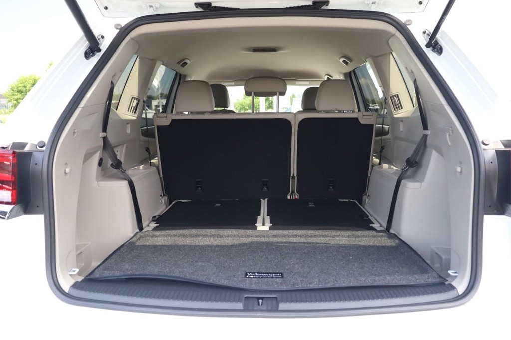 Volkswagen Atlas Vehicle Full-screen Gallery Image 26