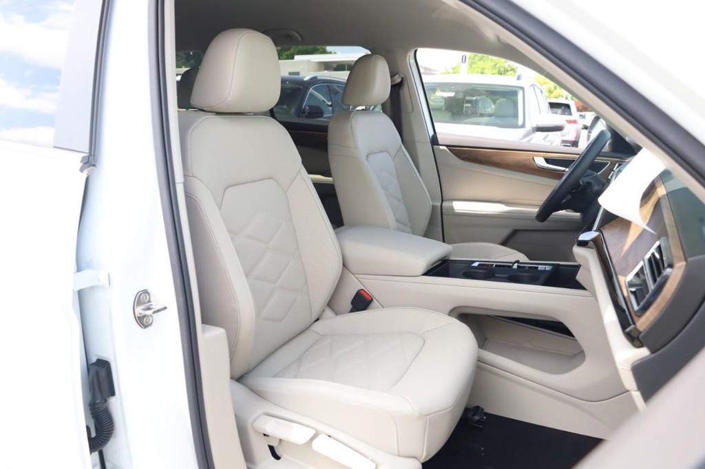 Volkswagen Atlas Vehicle Full-screen Gallery Image 27