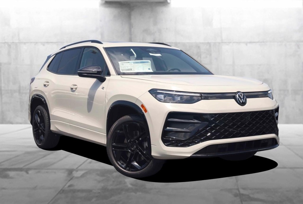 Volkswagen Tiguan Vehicle Full-screen Gallery Image 2