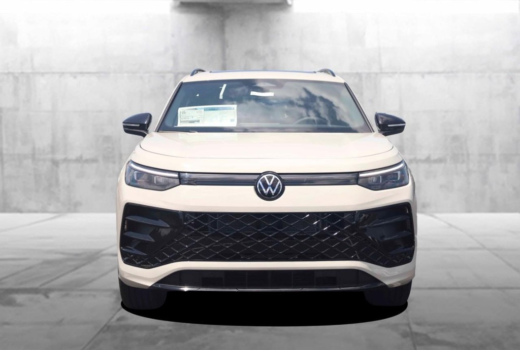 Volkswagen Tiguan Vehicle Full-screen Gallery Image 4