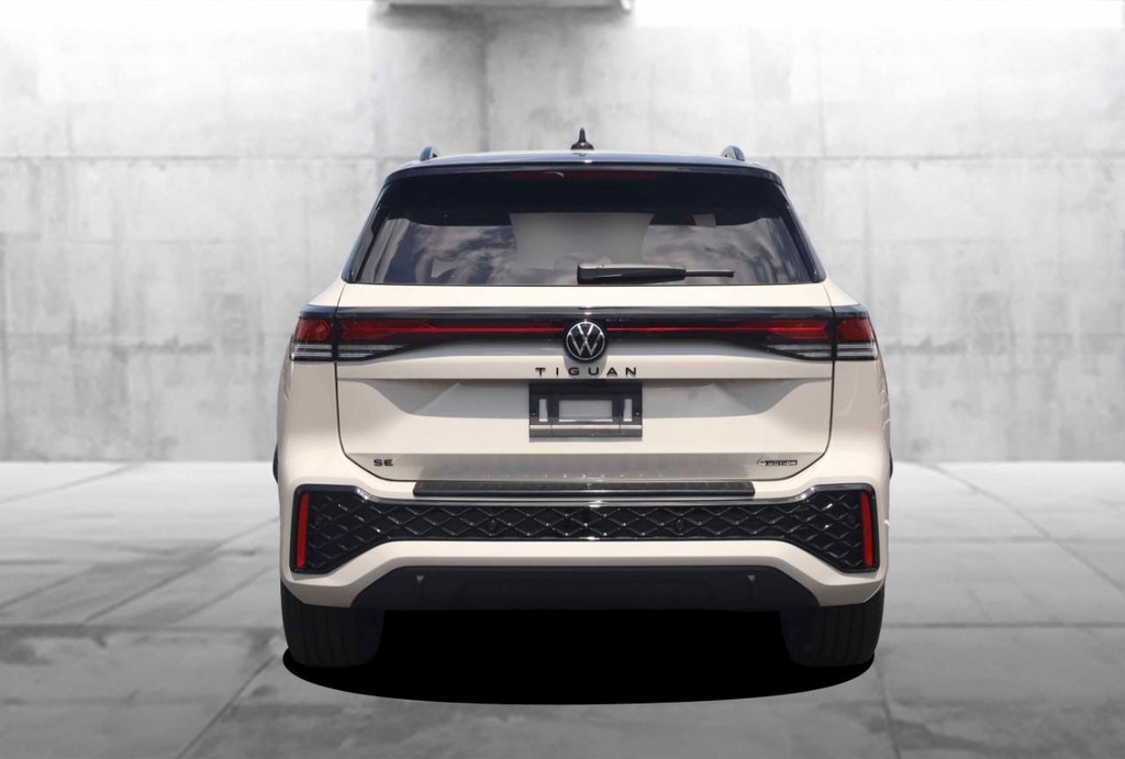 Volkswagen Tiguan Vehicle Full-screen Gallery Image 6