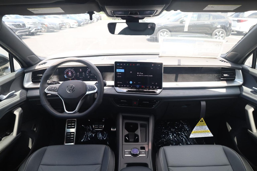 Volkswagen Tiguan Vehicle Full-screen Gallery Image 7