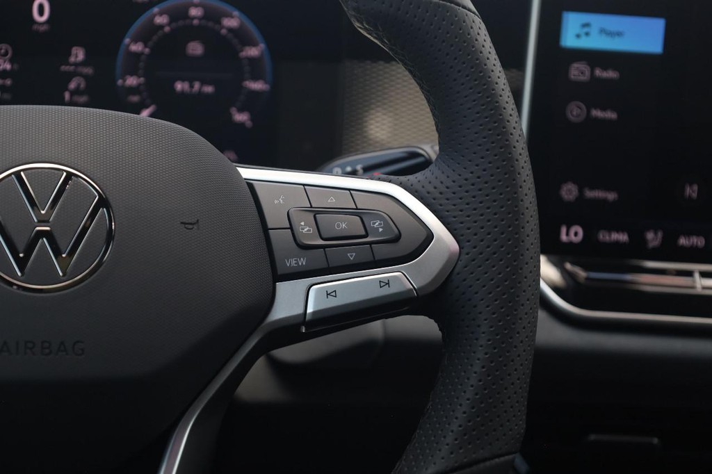 Volkswagen Tiguan Vehicle Full-screen Gallery Image 9