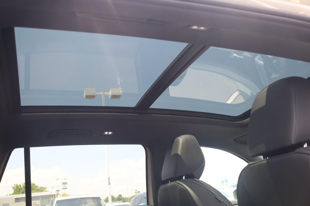 Volkswagen Tiguan Vehicle Full-screen Gallery Image 20