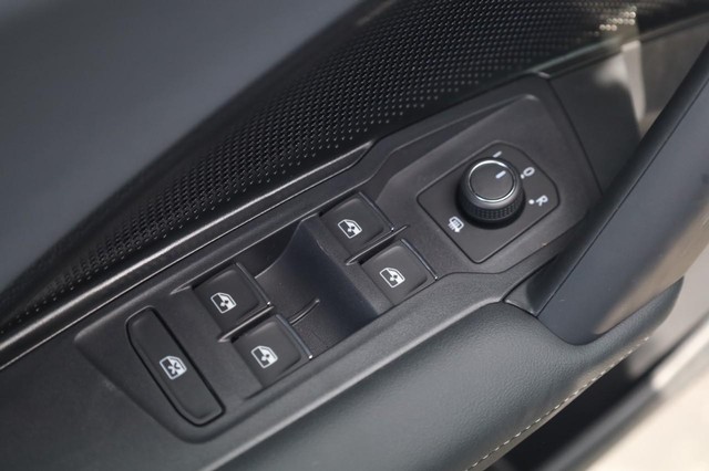 Volkswagen Tiguan Vehicle Image 11