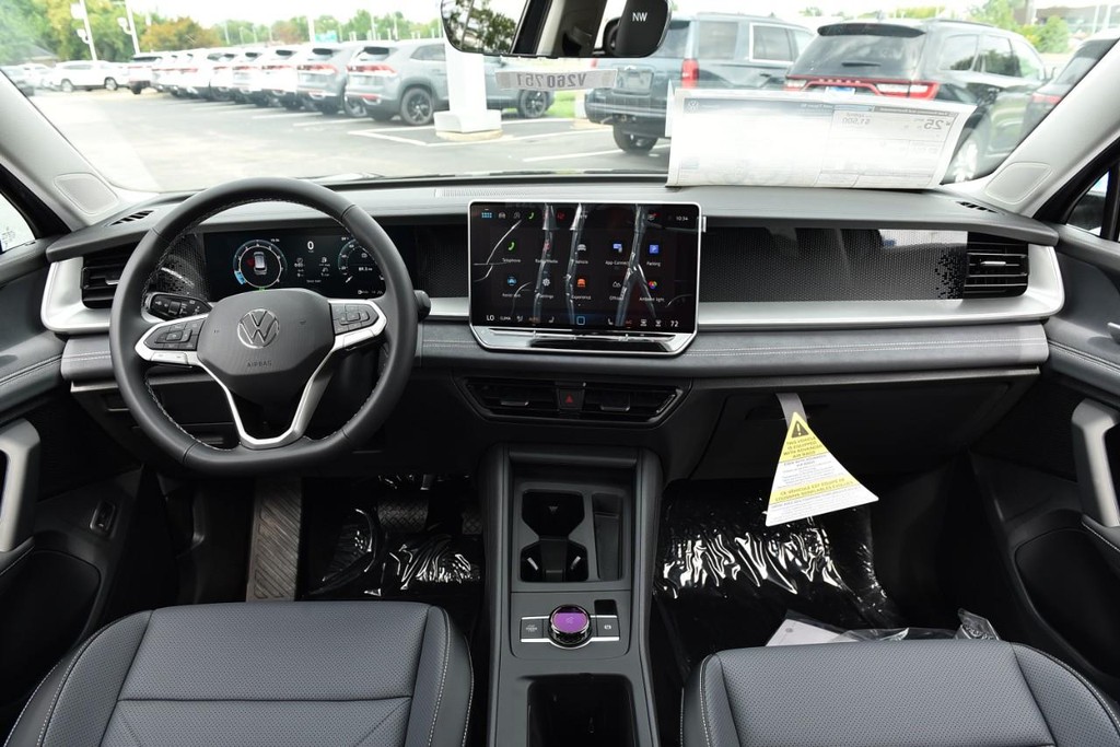 Volkswagen Tiguan Vehicle Full-screen Gallery Image 7
