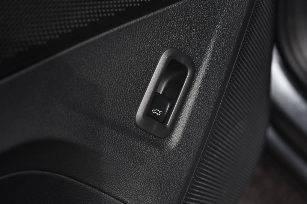 Volkswagen Tiguan Vehicle Full-screen Gallery Image 9