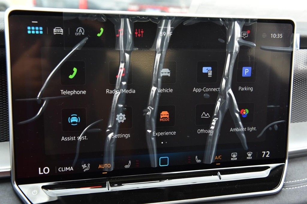 Volkswagen Tiguan Vehicle Full-screen Gallery Image 15