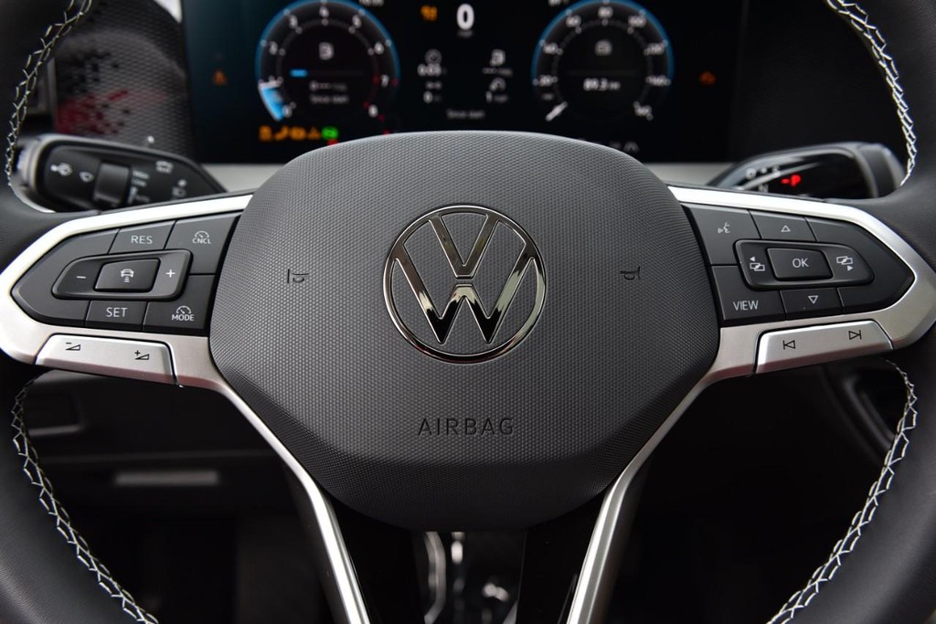 Volkswagen Tiguan Vehicle Full-screen Gallery Image 18