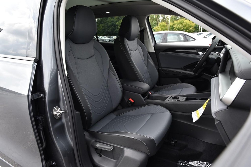 Volkswagen Tiguan Vehicle Full-screen Gallery Image 20
