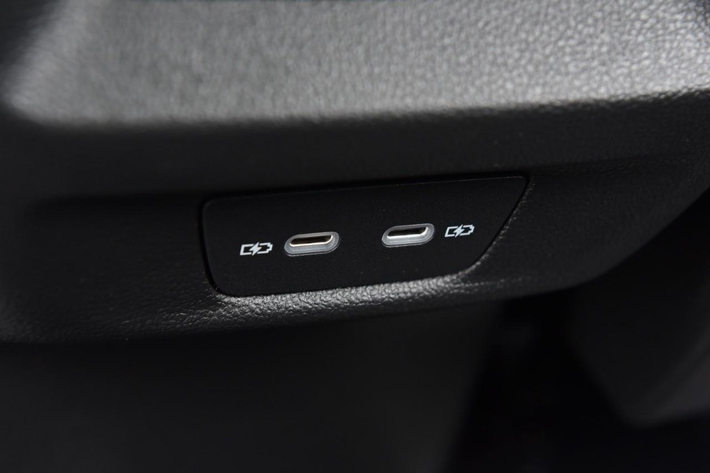Volkswagen Tiguan Vehicle Full-screen Gallery Image 24