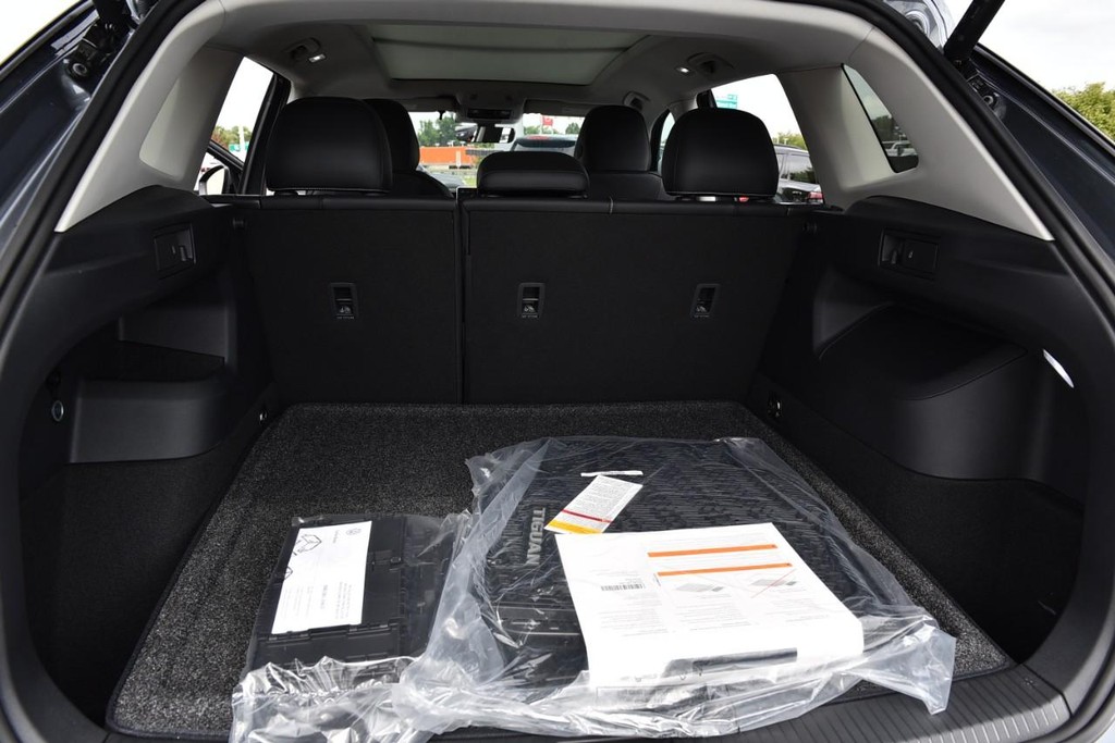 Volkswagen Tiguan Vehicle Full-screen Gallery Image 25