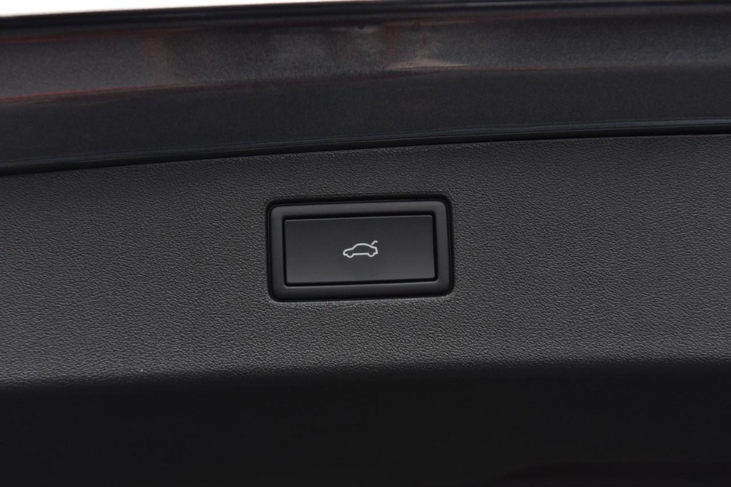Volkswagen Tiguan Vehicle Full-screen Gallery Image 26