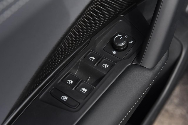 Volkswagen Tiguan Vehicle Image 08