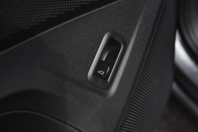 Volkswagen Tiguan Vehicle Image 09
