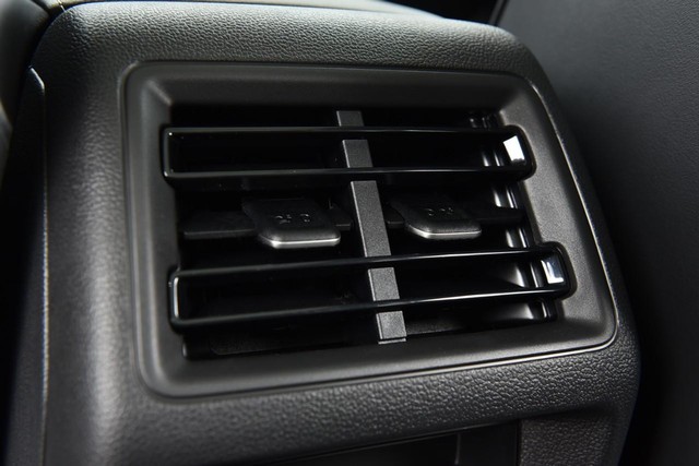 Volkswagen Tiguan Vehicle Image 23