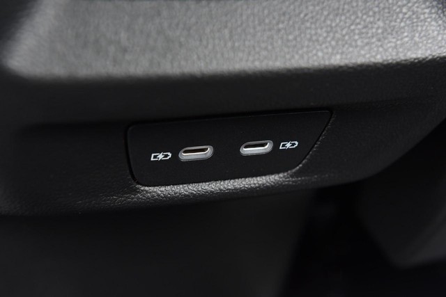 Volkswagen Tiguan Vehicle Image 24