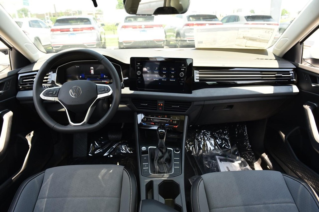 Volkswagen Jetta Vehicle Full-screen Gallery Image 7