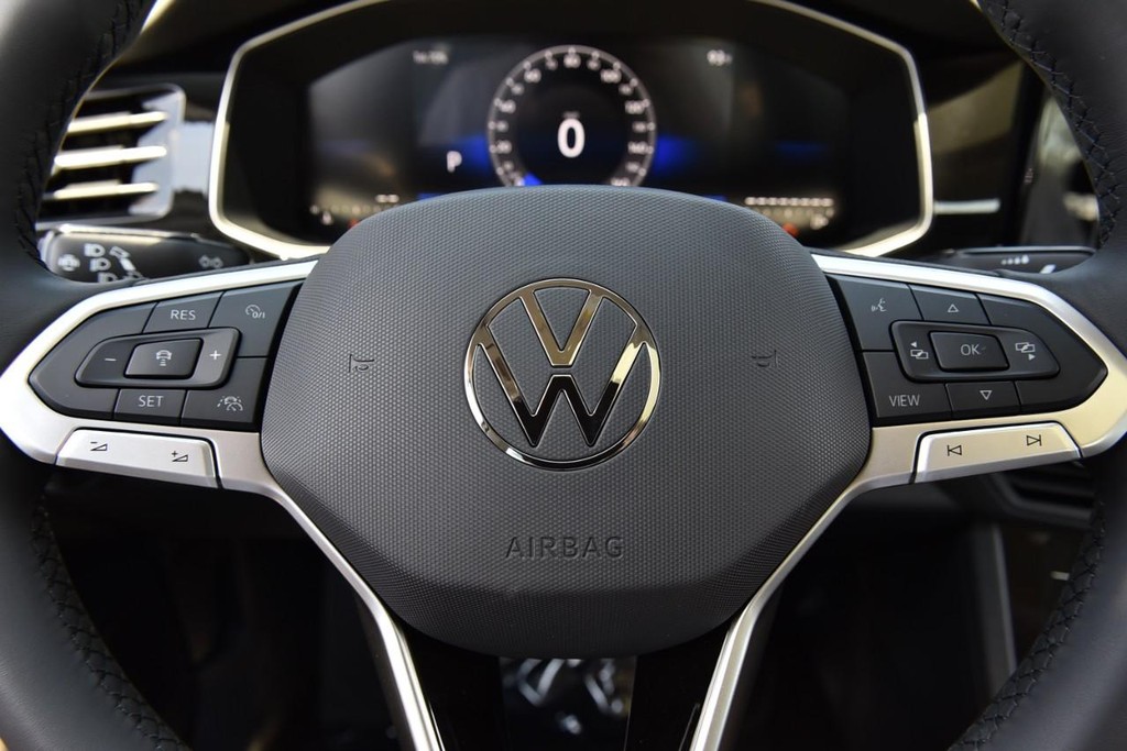 Volkswagen Jetta Vehicle Full-screen Gallery Image 19