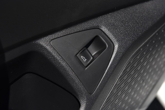 Volkswagen Jetta Vehicle Image 09