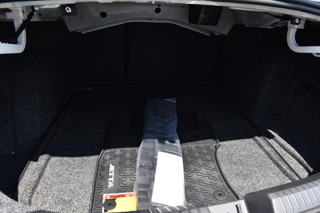 Volkswagen Jetta Vehicle Image 24