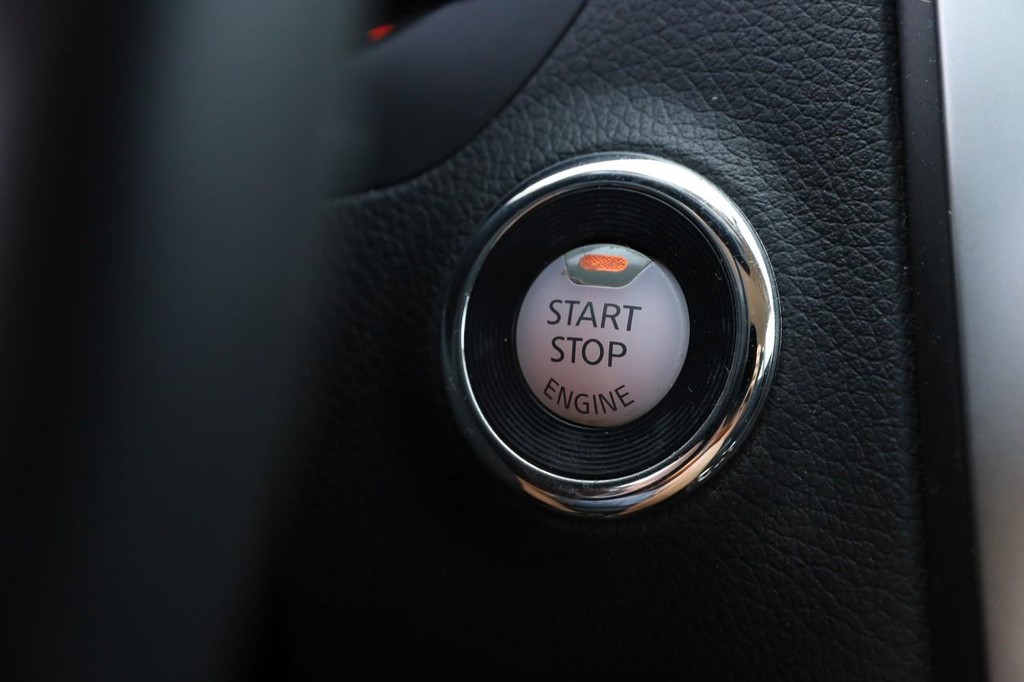 Nissan Altima Vehicle Full-screen Gallery Image 14