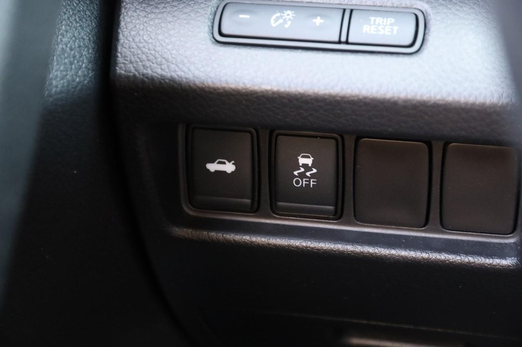 Nissan Altima Vehicle Full-screen Gallery Image 19