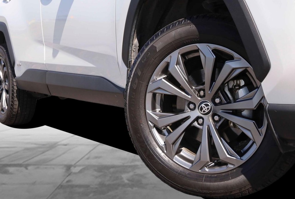 Toyota RAV4 Vehicle Full-screen Gallery Image 03