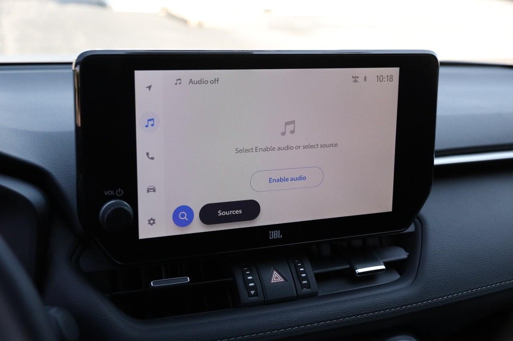 Toyota RAV4 Vehicle Full-screen Gallery Image 17