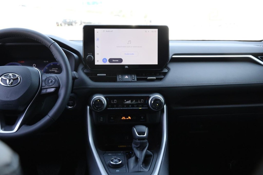 Toyota RAV4 Vehicle Full-screen Gallery Image 25