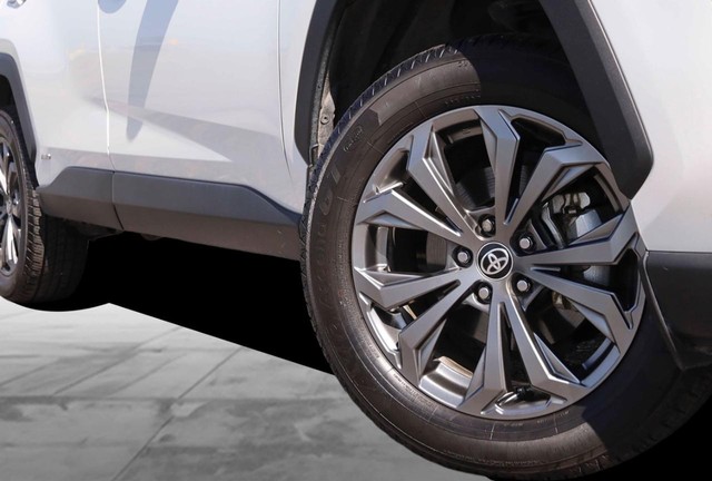 Toyota RAV4 Vehicle Image 03