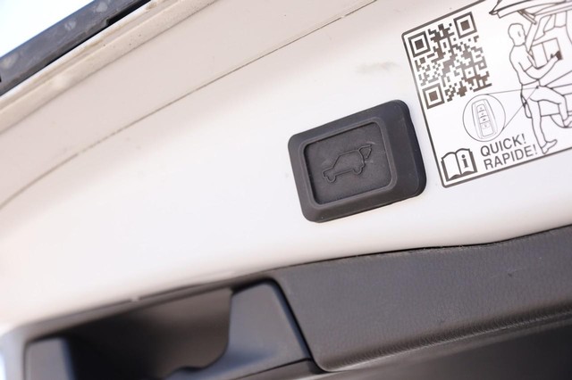 Toyota RAV4 Vehicle Image 08