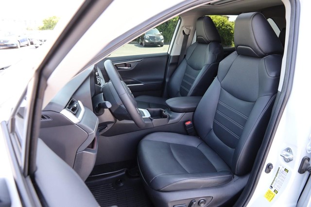 Toyota RAV4 Vehicle Image 10