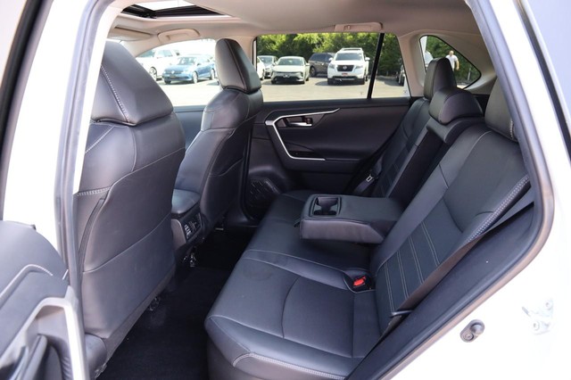 Toyota RAV4 Vehicle Image 11