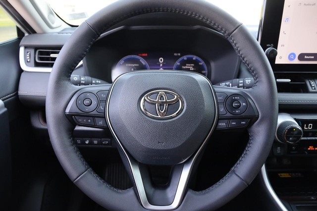 Toyota RAV4 Vehicle Image 12