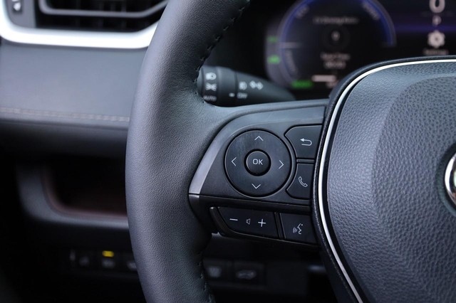Toyota RAV4 Vehicle Image 13